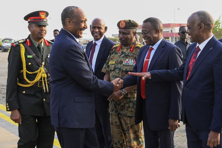 “السيادي” يقود وزارات السودان.. هل تراجع البرهان عن تشكيل حكومة جديدة؟ – الخرطوم- اعتبر مراقبون أن تكليف رئيس مجلس السيادة السوداني عبد الفتاح البرهان 4