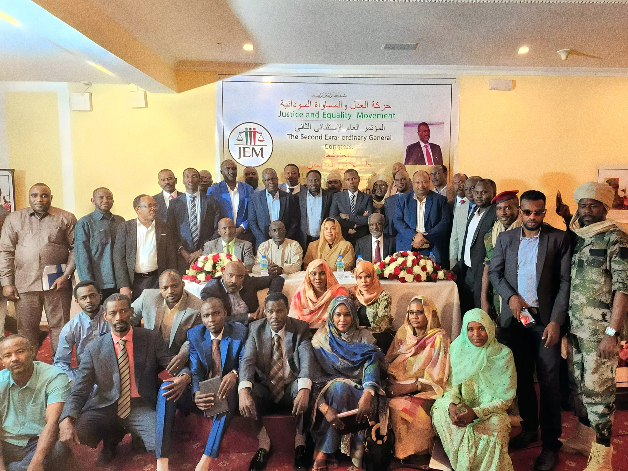 أعلنت قيادات بارزة في حركة العدل والمساواة السودانية، الأربعاء، انشقاقها رسميا من التنظيم واختارت المسؤول السياسي السابق سليمان صندل حقار رئيسا للحركة، قبل أن تعترف بخطأ المشاركة في انقلاب 25 أكتوبر 2021.