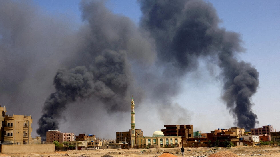 السودان: توسّع رقعة المعارك إلى مدينتين كبيرتين إحداهما تأوي أكثر من 600 ألف لاجئ – تمدد نطاق الحرب الدائرة في السودان منذ أكثر من أربعة أشهر مع بلوغ المعارك