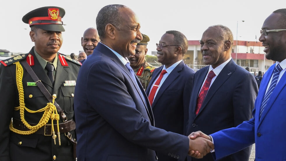 البرهان في زيارة إلى جنوب السودان لبحث الوضع في بلاده مع الرئيس سيلفا كير – توجه قائد الجيش السوداني عبد الفتاح البرهان إلى جنوب السودان في ثاني زيارة له