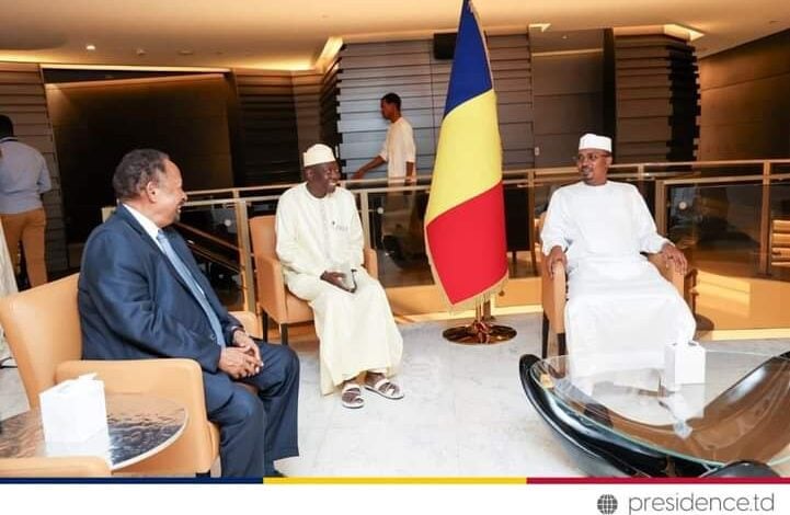 حمدوك يلتقي الرئيس التشادي لبحث سبل إيقاف الحرب في السودان – على هامش أعمال الدورة الثامنة والعشرين لمؤتمر المناخ، الذي تنظمه الإمارات العربية