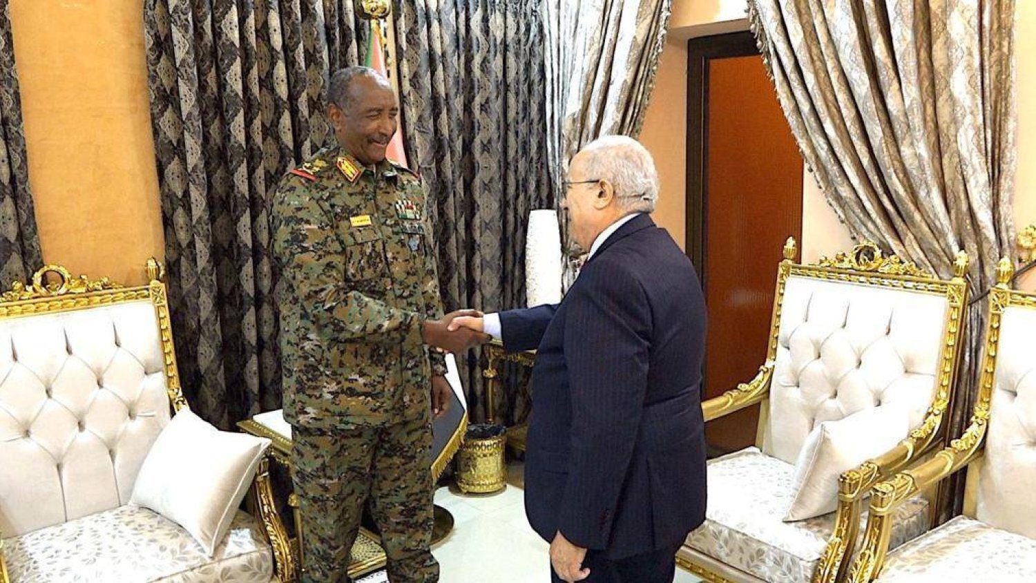 قائد الجيش التقى مبعوث الأمين العام للأمم المتحدة – قال رئيس «مجلس السيادة الانتقالي» في السودان قائد الجيش، عبد الفتاح البرهان،