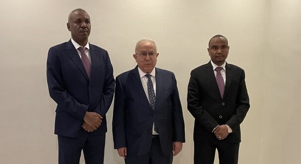 مبعوث الأمين العام للأمم المتحدة يلتقى بوفد من قوات الدعم السريع – إلتقى المبعوث الخاص للأمين العام للأمم المتحدة رمطان لعمامرة يوم أمس بوفد