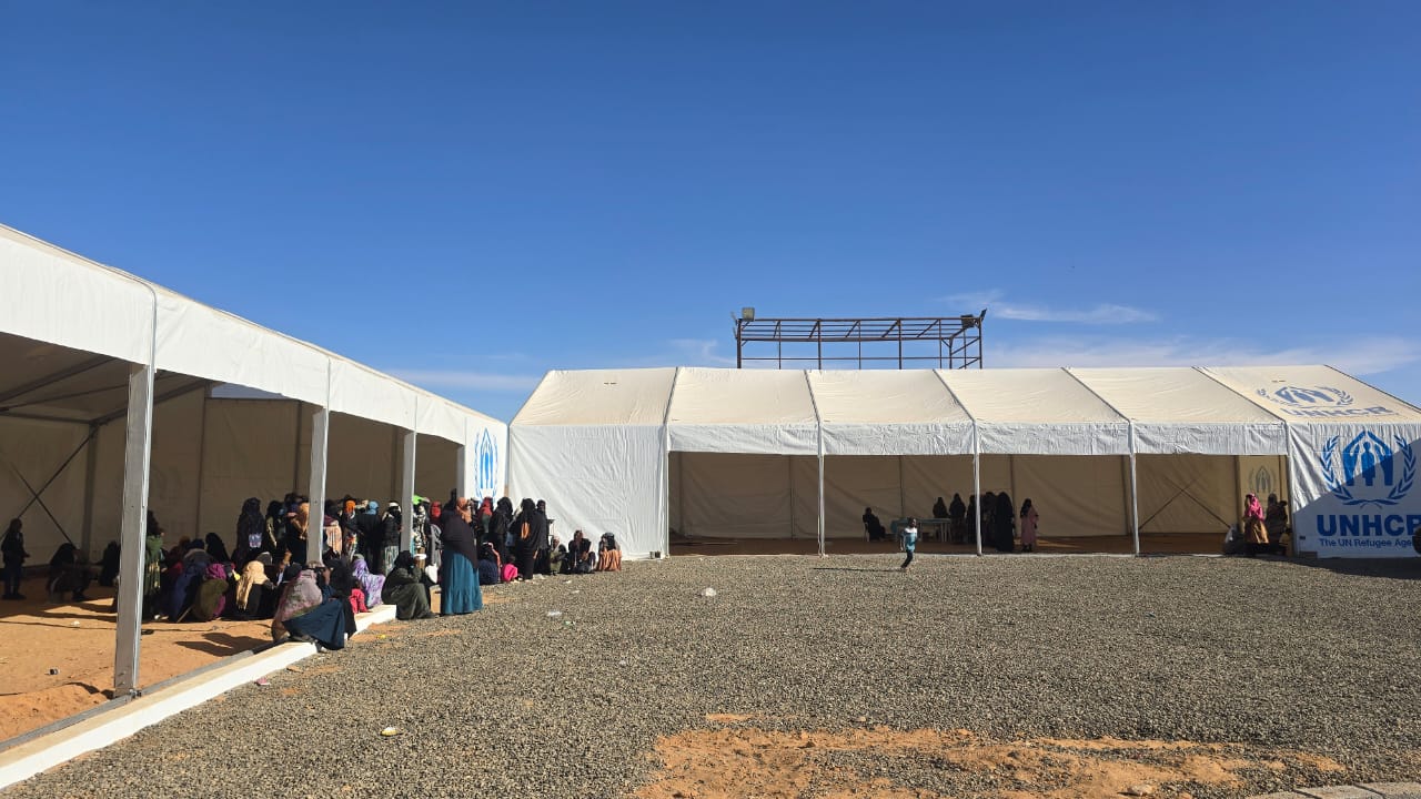“رحلات الموت”… آلاف السودانيين يخوضون مغامرات خطيرة للوصول إلى أوروبا عبر ليبيا ودول الجوار – تشهد ظاهرة “الرحلات الانتحارية” للاجئين السودانيين تصاعدًا غير مسبوق، مع تزايد محاولات