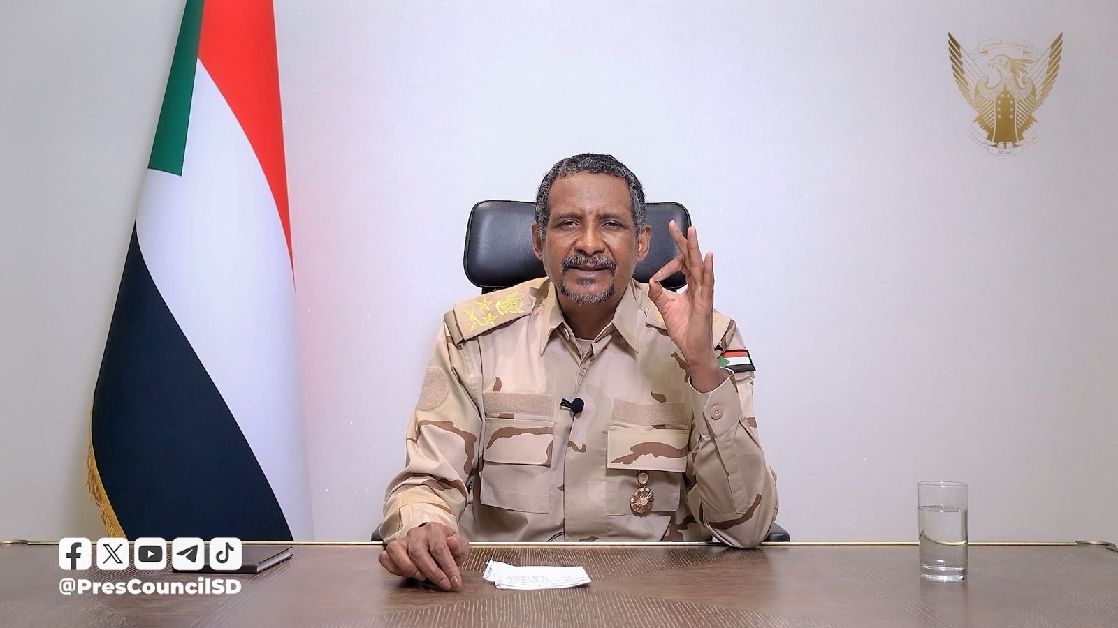 رئيس المجلس الرئاسى  يتهم البرهان بالإبادة والتطهير العرقى وتصفية الإدارة الأهلية – أكد رئيس المجلس الرئاسي، الفريق محمد حمدان دقلو (حميدتي)، في خطاب متلفز